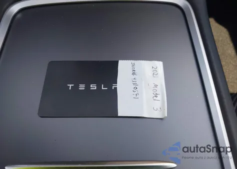 2021 Tesla Model 3 Standard Range Plus Rear-Wheel Drive z USA, uszkodzony, nr VIN 5YJ3E1EA8MF053588